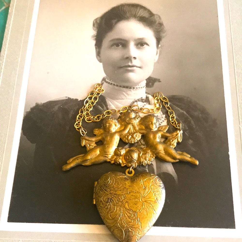 Gold tone Victorian style cherubs/heart locket on chain Downton Valentines love
